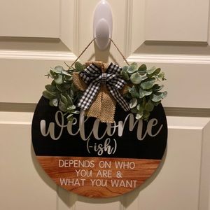 12 x 12 round wooden welcome sign